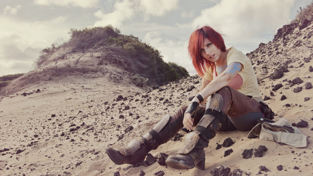 Red haired woman beach helmet free wallpaper for desktop - medium preview image