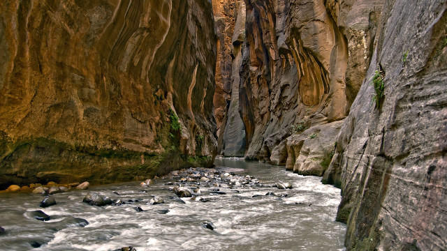 Narrow river canyon rocks water free wallpaper for desktop - medium preview image