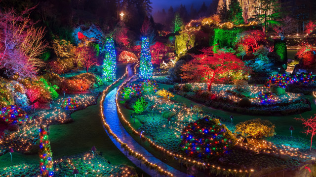Kitsch impressionist christmas garden city free wallpaper for desktop - medium preview image