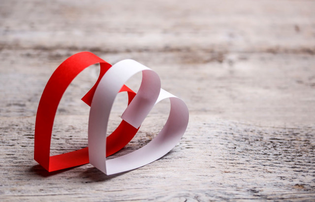 Red white paper heart wooden free wallpaper for desktop - medium preview image