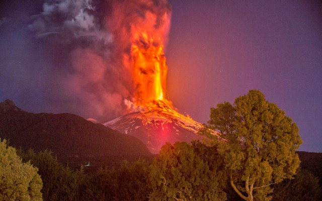Volcano eruption smoke ash night free wallpaper for desktop - medium preview image