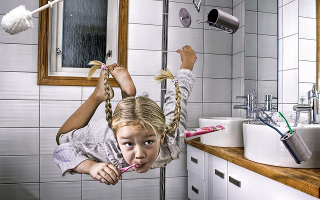 Little girl upside down bathroom free wallpaper for desktop - medium preview image