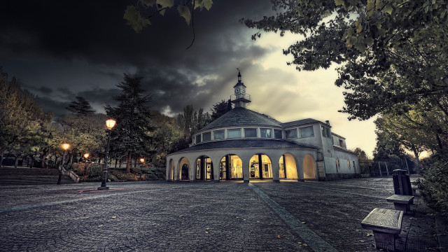 Clock tower building cloudy sky free wallpaper for desktop - medium preview image