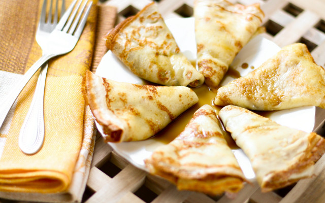 Food plate fork napkin pastel free wallpaper for desktop - medium preview image