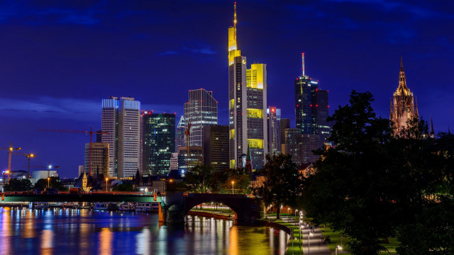 Berlin skyline bridge river night free wallpaper for desktop - medium preview image