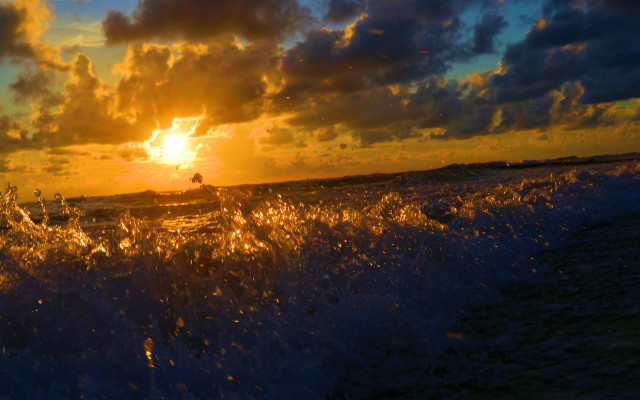 Sunset ocean waves surfboard dusk free wallpaper for desktop - medium preview image