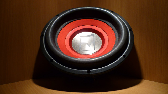 Speaker red center black bottom free wallpaper for desktop - medium preview image