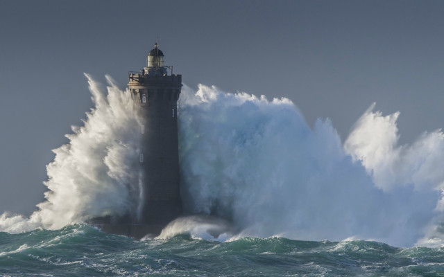Lighthouse wave ocean sky water free wallpaper for desktop - medium preview image