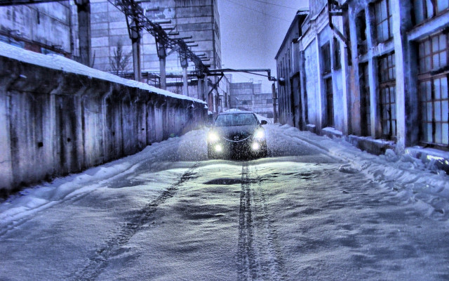 Car snowy street building clock free wallpaper for desktop - medium preview image