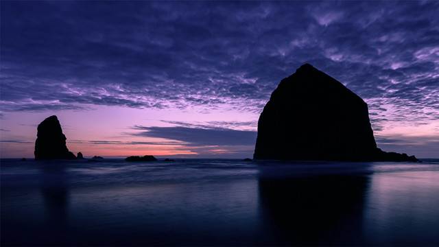 Purple sky rock formation beach free wallpaper for desktop - medium preview image