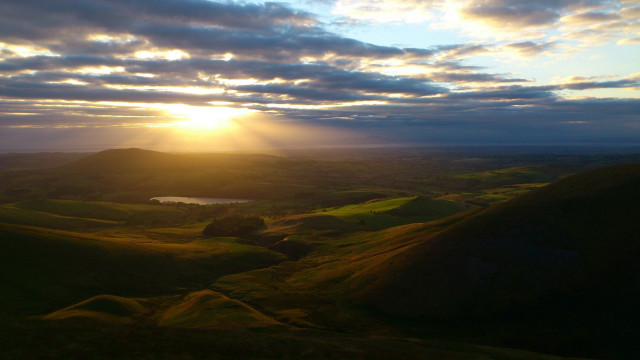 Sunset valley lake crest crepuscular free wallpaper for desktop - medium preview image