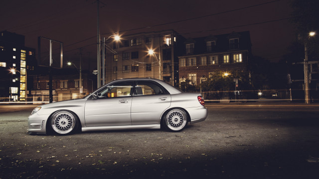 Silver car night cityscape street free wallpaper for desktop - medium preview image