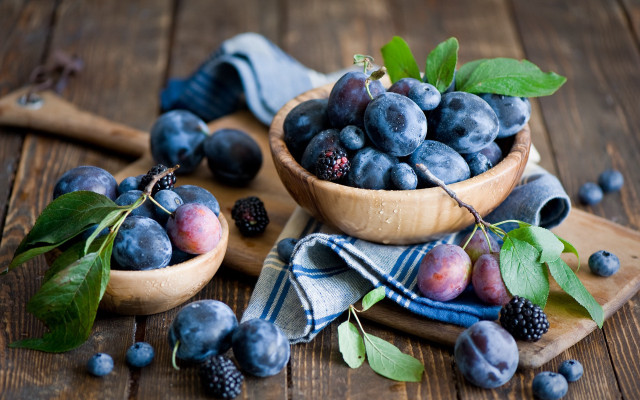 Wooden bowl berries blackberries spoon free wallpaper for desktop - medium preview image