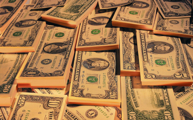 Money pile table neoism macro free wallpaper for desktop - medium preview image