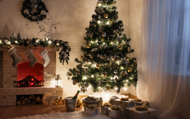 Christmas tree living room presents free wallpaper for desktop - medium preview image