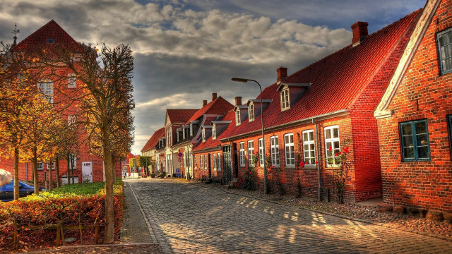 Cobblestone street redbrick buildings bluecar free wallpaper for desktop - medium preview image