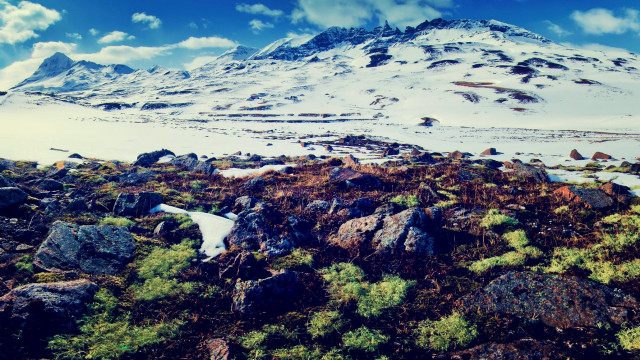 Snowy mountain urban skyline beach free wallpaper for desktop - medium preview image