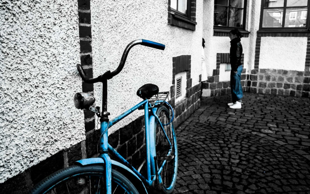 Blue bicycle cobblestone street lamp free wallpaper for desktop - medium preview image