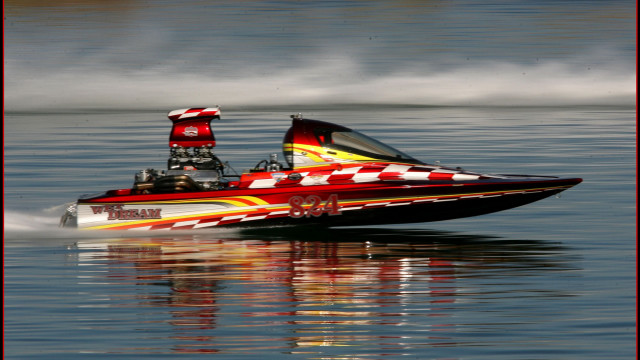 Speedboat water red yellow stripe free wallpaper for desktop - medium preview image