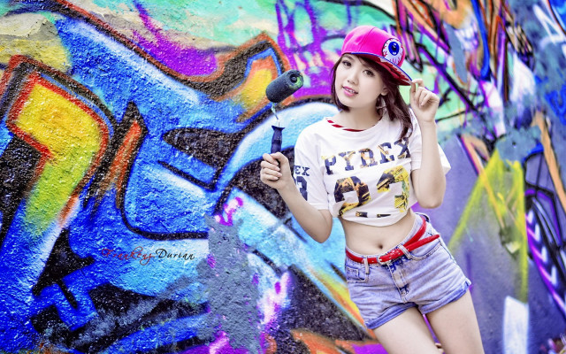 Woman baseballcap graffiti painting sprayer free wallpaper for desktop - medium preview image