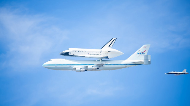 Large jetliner space shuttle blue free wallpaper for desktop - medium preview image