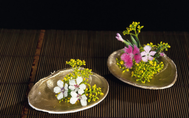 Gold plates flowers mat bamboo free wallpaper for desktop - medium preview image