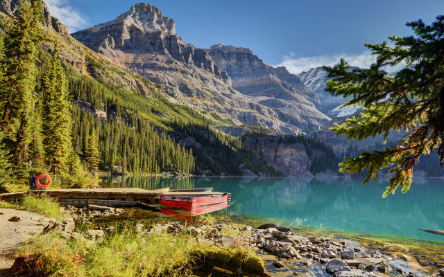 Rocky shore mountain lake boat free wallpaper for desktop - medium preview image