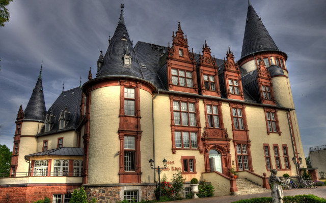 Heidelberg school clock tower statue free wallpaper for desktop - medium preview image