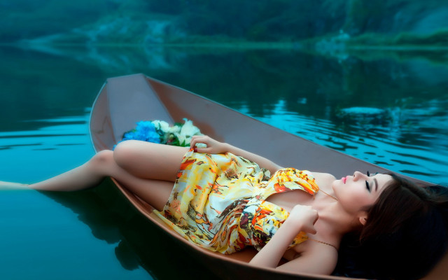 Woman boat water art photography free wallpaper for desktop - medium preview image