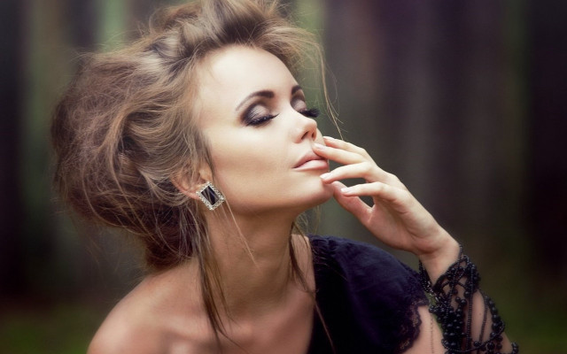 Gothic blonde woman blackdress jewelry free wallpaper for desktop - medium preview image