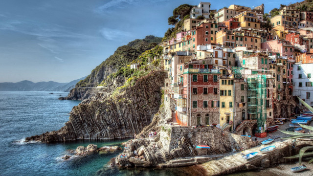 Cliffside cityscape ocean view matte free wallpaper for desktop - medium preview image