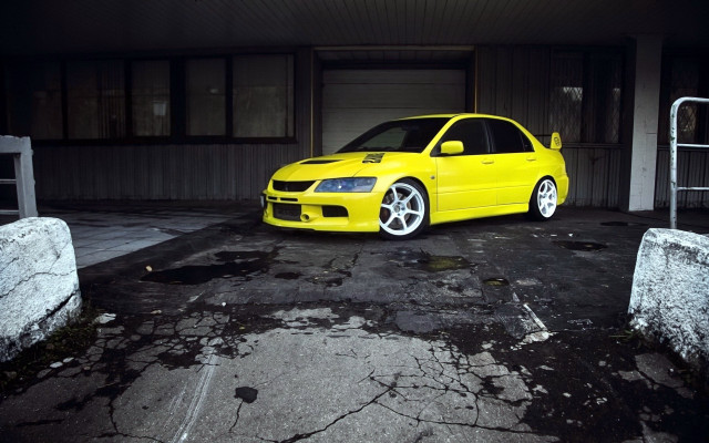 Yellow car parking lot building free wallpaper for desktop - medium preview image