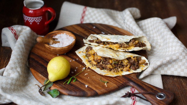 Wooden plate tacos lemon coffee free wallpaper for desktop - medium preview image
