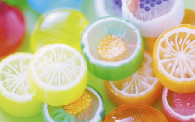 Fruit slices water droplets yellow free wallpaper for desktop - medium preview image