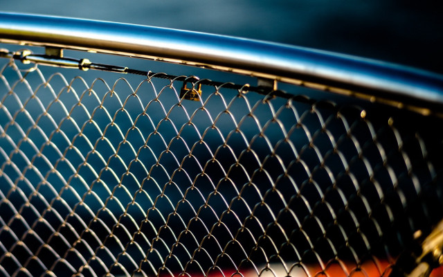Metal fence red blue macro free wallpaper for desktop - medium preview image