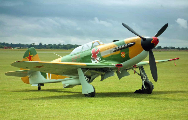 Small green yellow airplane grass free wallpaper for desktop - medium preview image