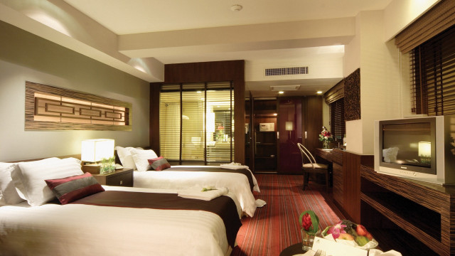 Hotel room two beds television free wallpaper for desktop - medium preview image