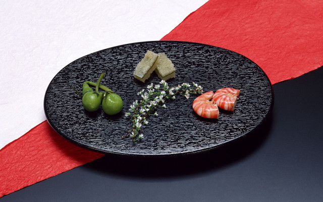 Plate food red white stripe free wallpaper for desktop - medium preview image