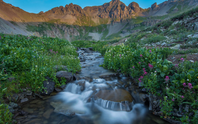 Lush valley mountains flower sunset free wallpaper for desktop - medium preview image