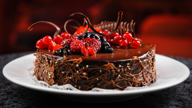 Chocolate cake berries chocolate icing free wallpaper for desktop - medium preview image