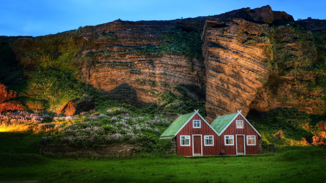Red house green field mountain free wallpaper for desktop - medium preview image