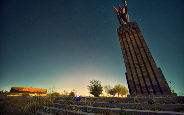 Tower statue stars night sky free wallpaper for desktop - medium preview image