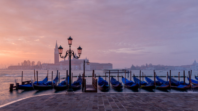 Gondolas streetlight ocean clocktower cityscape free wallpaper for desktop - medium preview image