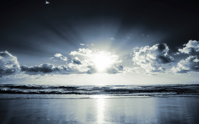 Sunlight rays ocean waves beach free wallpaper for desktop - medium preview image