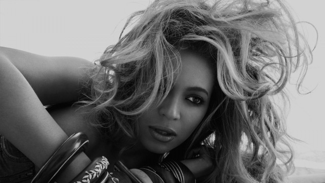 Woman purse blowing wind monochrome free wallpaper for desktop - medium preview image