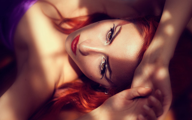 Redhair blueeyes lying bed portrait free wallpaper for desktop - medium preview image
