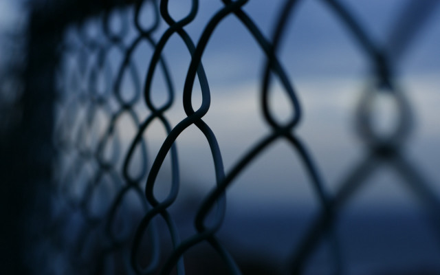 Fence blurry bokeh chromatic mesh free wallpaper for desktop - medium preview image