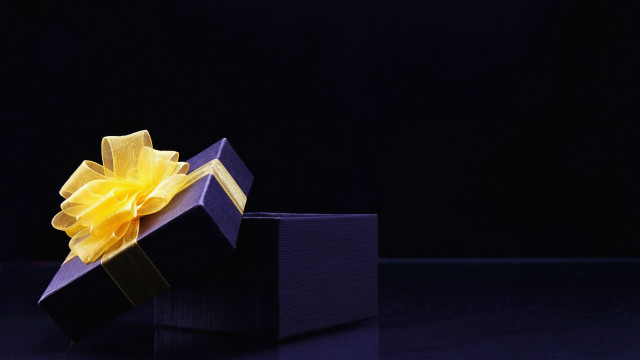 Purple box yellow flower table #2 free wallpaper for desktop - medium preview image