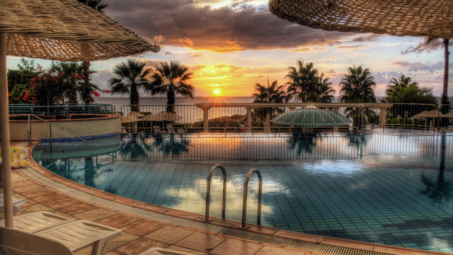 Sunset pool palm trees cityscape free wallpaper for desktop - medium preview image