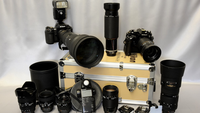 Camera equipment stilllife white background free wallpaper for desktop - medium preview image